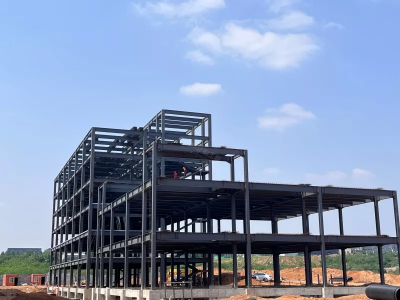 Quels sont les quatre systèmes de base principaux des structures en acier ?