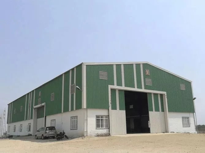 Bâtiment d'entrepôt en métal préfabriqué pratique et beau