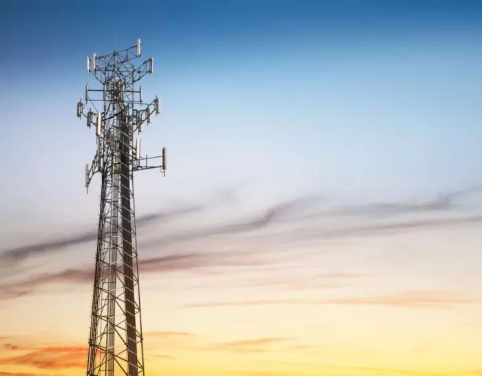 Tour de communication en acier
