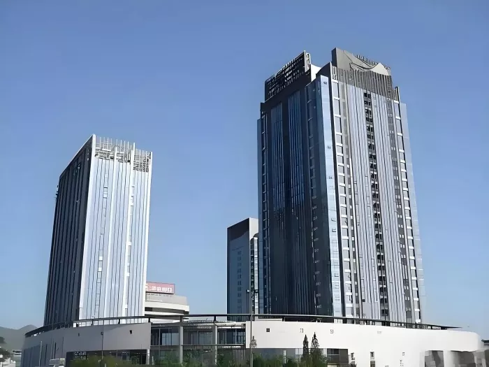 Bâtiment élevé de contreventement de cadre en acier