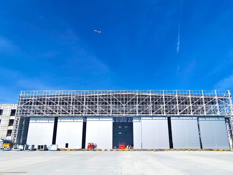 Hangar de moyeu de l'aviation civile à structure métallique