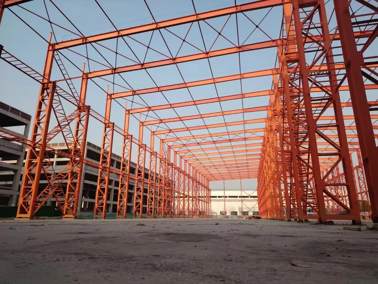 Hangar à structure métallique