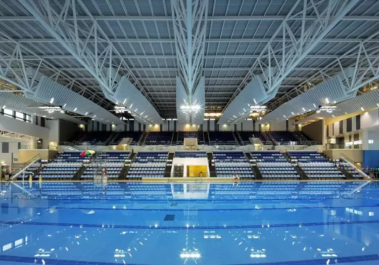Natatorium à structure métallique