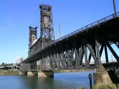 Pont suspendu en acier